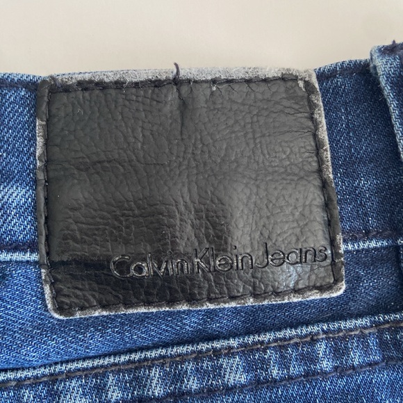 Calvin Klein Dark Wash Modern Bootcut Raw Edge Denim Classic Style Jeans  3464 - Picture 11 of 11